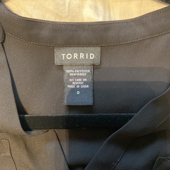 Sleeveless Torrid Blouse - like new! - Picture 3 of 4